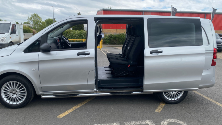Mercedes-Benz Vito L2 Diesel Rwd 116CDI Premium Crew Van 9G-Tronic